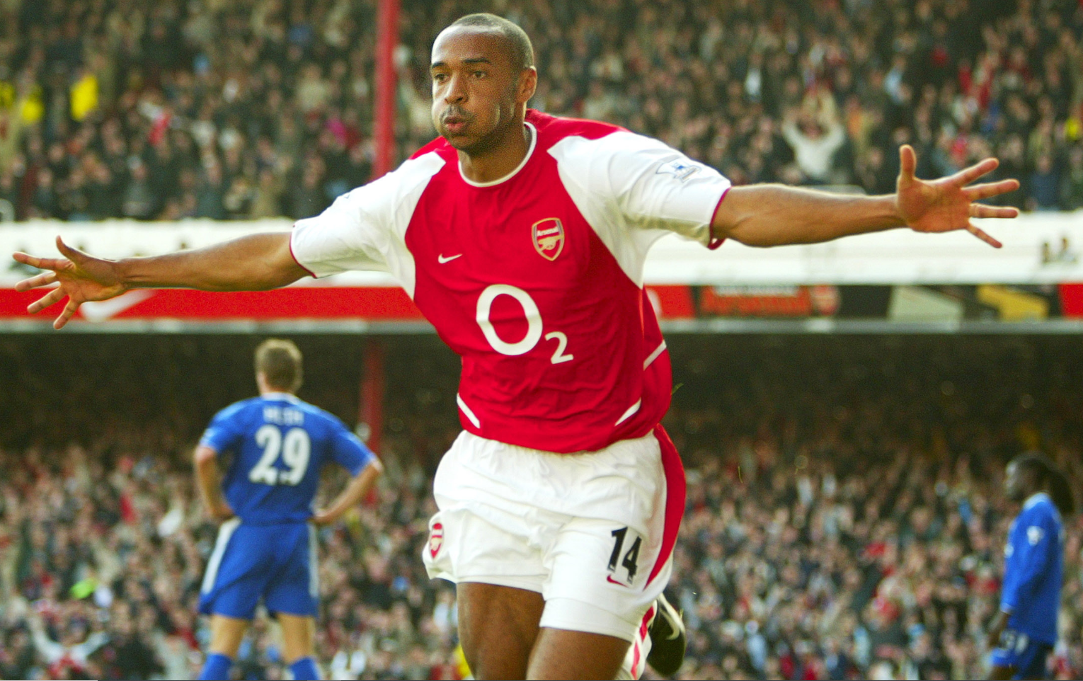 Thierry Henry Tiền đạo cắm/Trung phong (ST) - Striker - Các vị trí trong bóng đá - Tên gọi, Ký hiệu viết tắt, Vai trò, Ý nghĩa, cầu thủ xuất sắc nhất cho từng vị trí